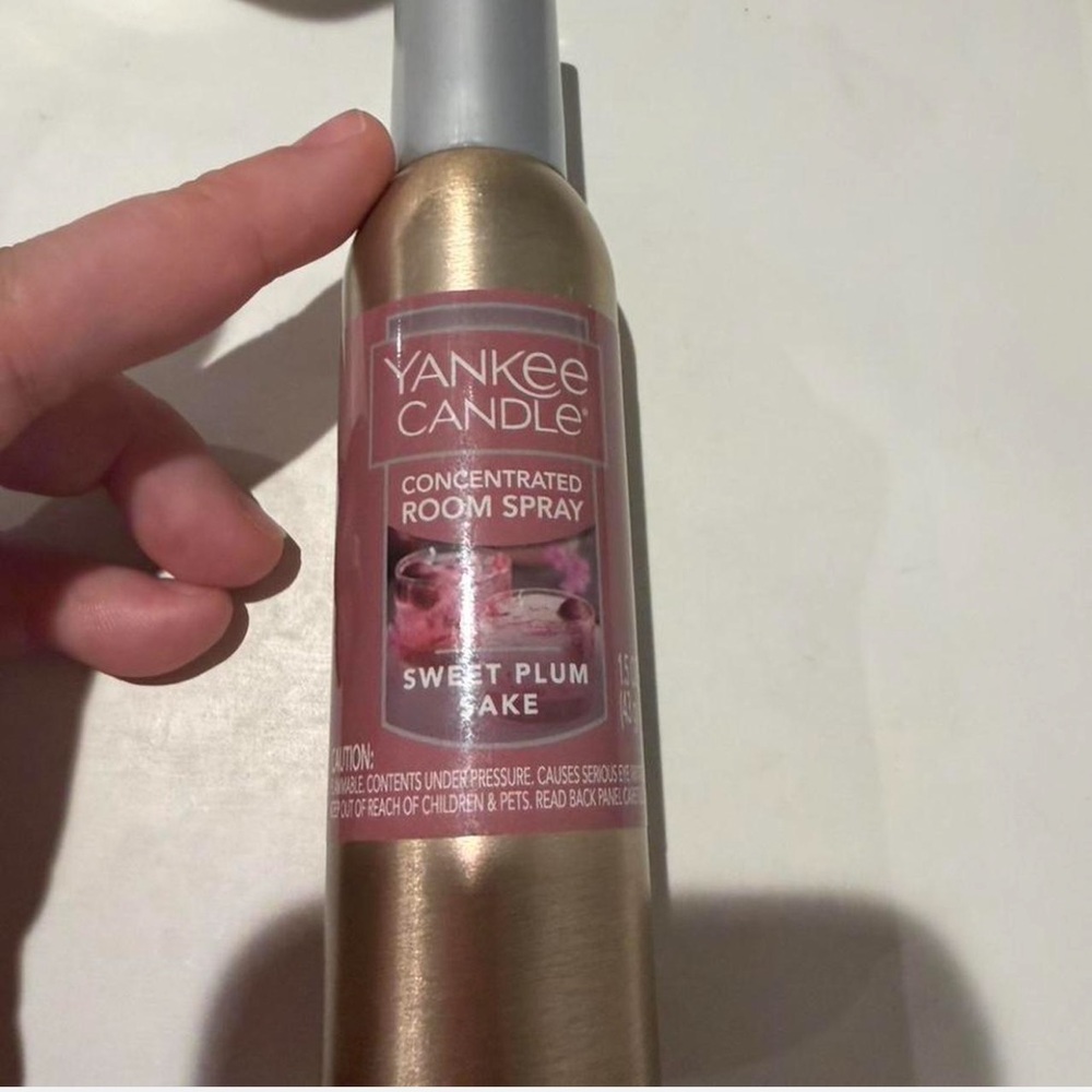 Yankee Candle Sweet Plum Cake Room Spray - Pink & Gold
